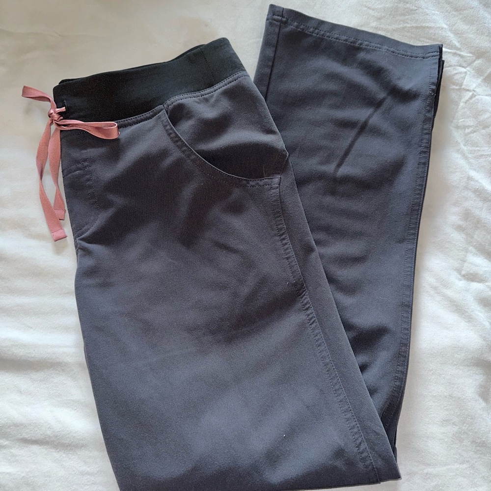 Figs Charcoal XSP Cargo Scrub Pants